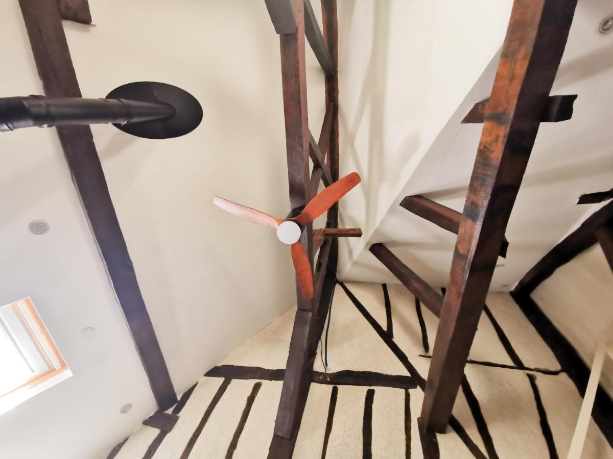 דירות בורז'ה Loft Atypique Au Calme Avec Cour Privative מראה חיצוני תמונה