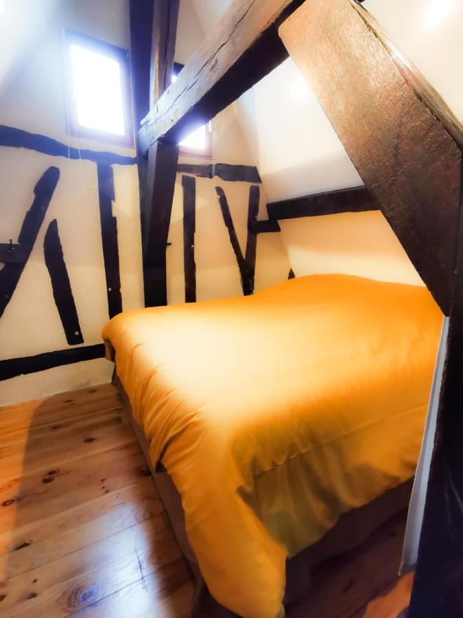 דירות בורז'ה Loft Atypique Au Calme Avec Cour Privative מראה חיצוני תמונה